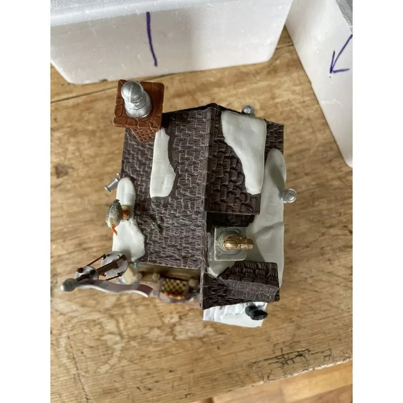 Lemax 2003 Plymouth Corners Captain Joe’s Nautical Antiques Lighted House 35888M - Picture 5 of 10